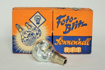 zeissikonveb.de/Blitzlampe mit Originalverpackung des VEB Röhrenwerk Mühlhausen F 40