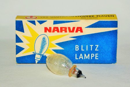 Narva Blitzlampe vom VEB Glühlampenwerk Plauen / zeissikonveb.de